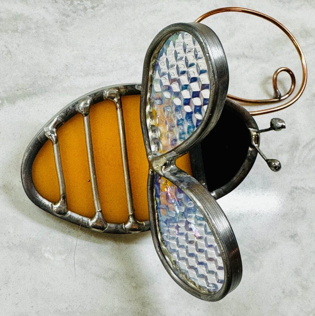 Bee suncatcher